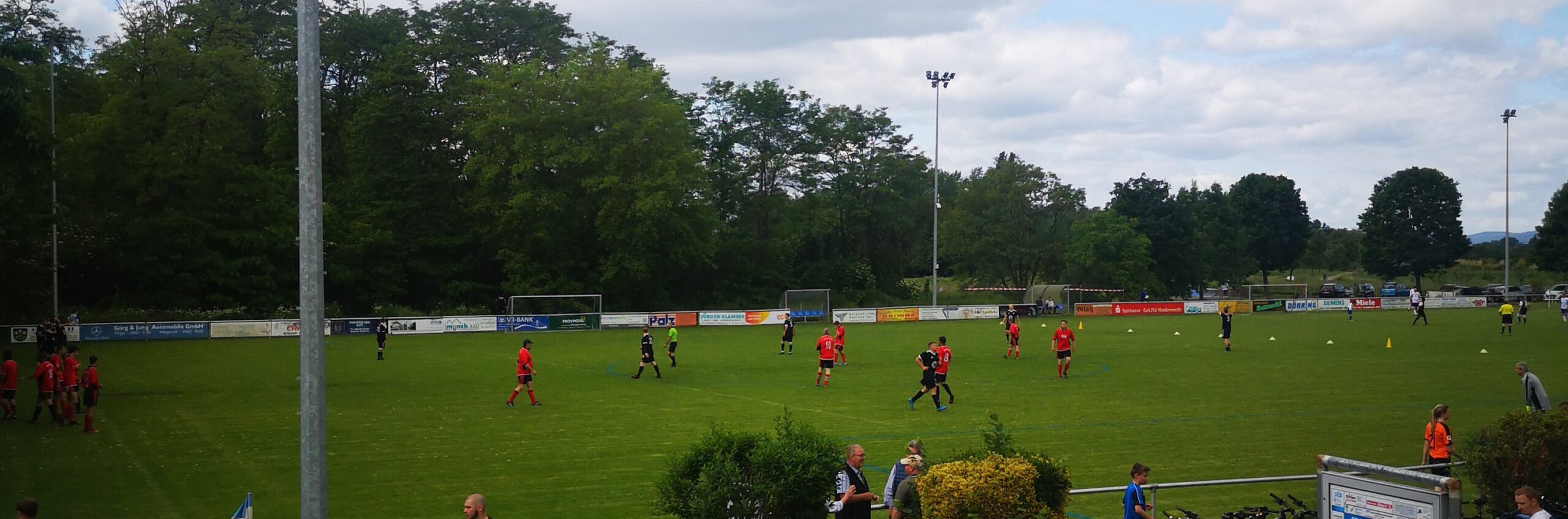 Fußballspiel des Kameradschaftsverein der Freiwilligen Feuerwehr gegen den "KC van der Strack"